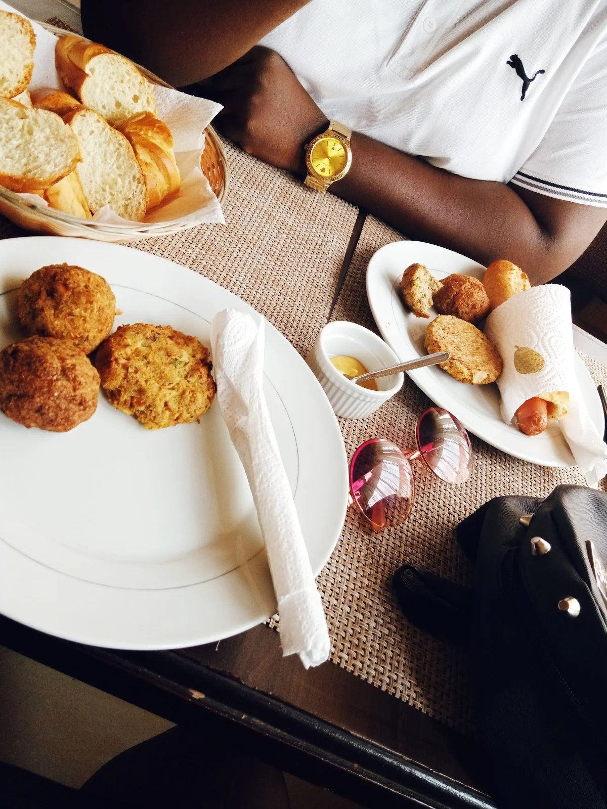 Petit-déjeuner servi en salle